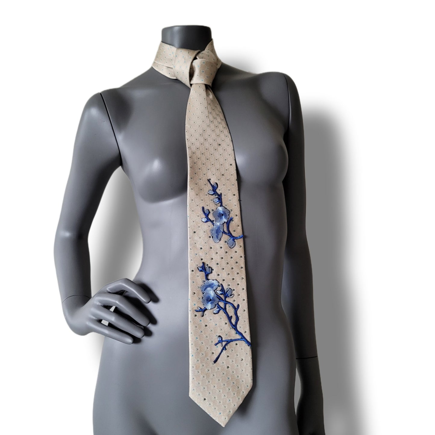 Sakura Blues collection: Sakura Dawn tie, silk necktie in pale yellow and blue dots adorned with embroidered cherry blossom appliques and turqouise blue glass crystals